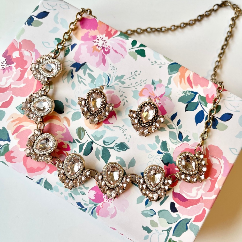 EUC Rhinestone Necklace Earring Set